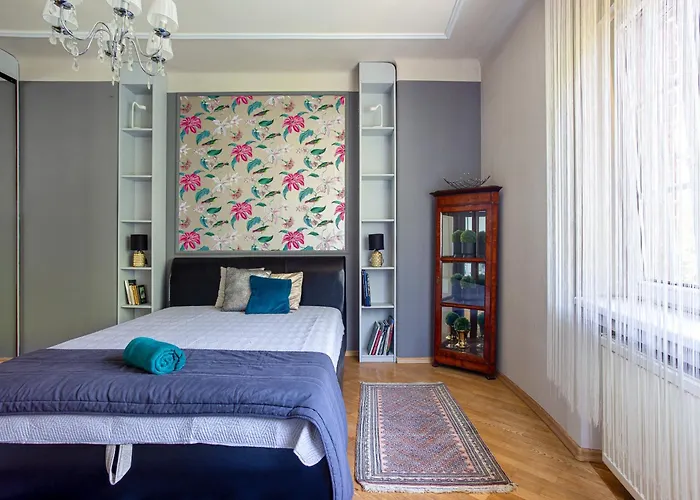 Serpentine Apartments At Buda Castle