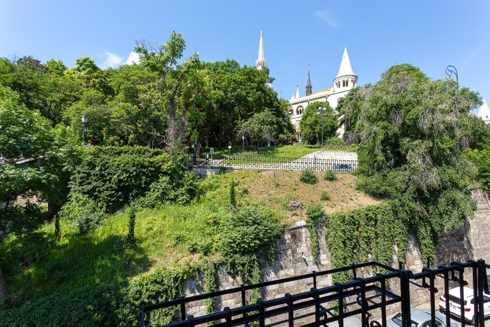 Serpentine At Buda Castle * Будапешт